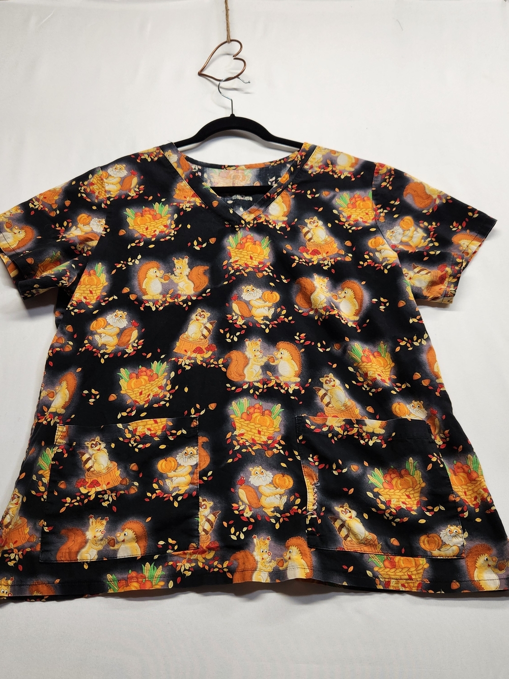⭐️Med Couture Fall Friends Scrub Top 2XL Black Squirrels Autumn Vintage Cotton